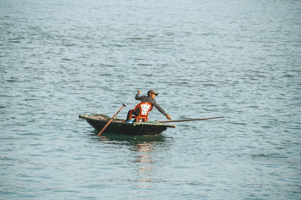 Lokale visser Halong Bay.