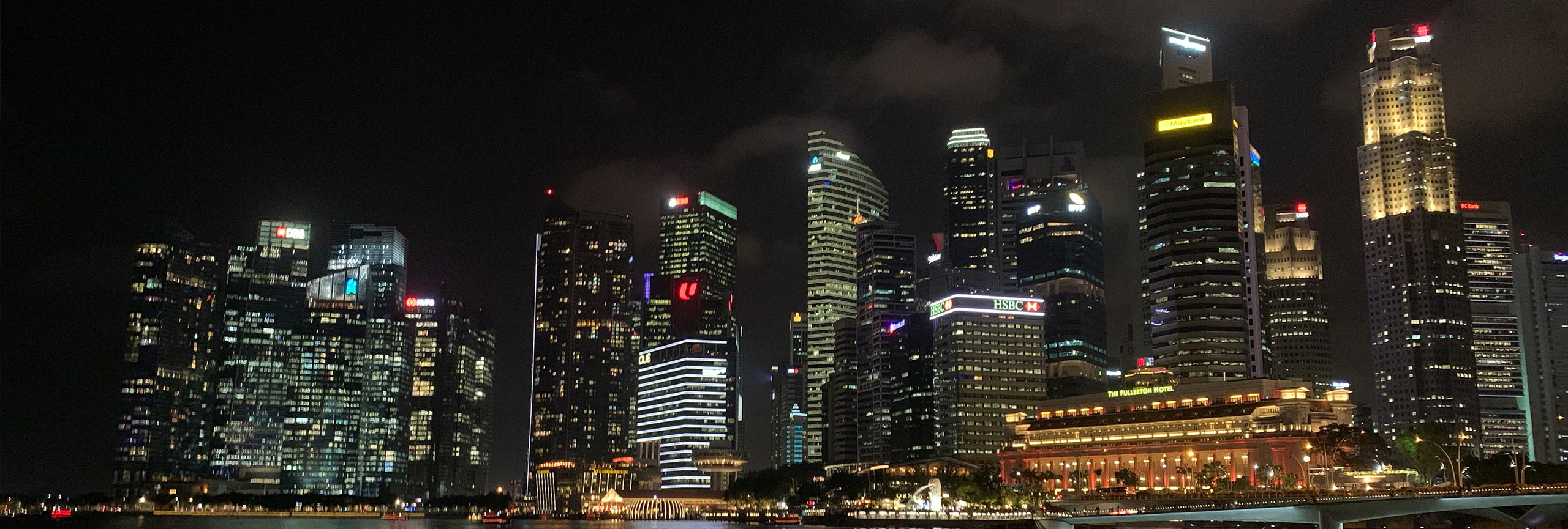 Singapore skyline avond