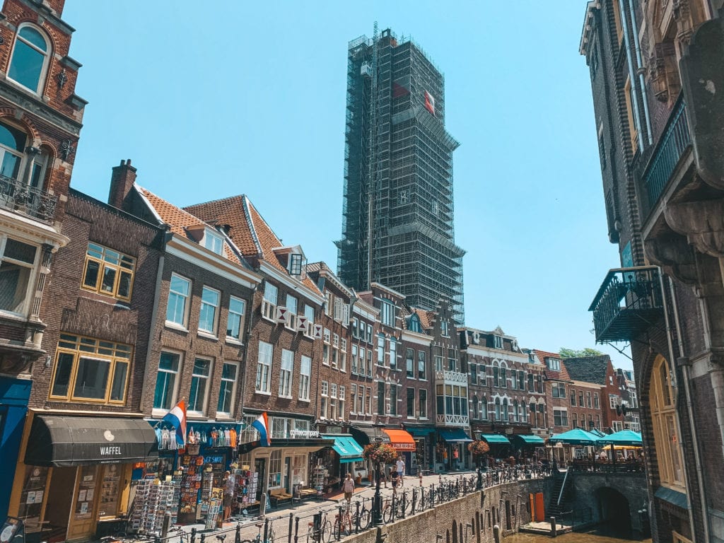 Domtoren Utrecht in de steigers.